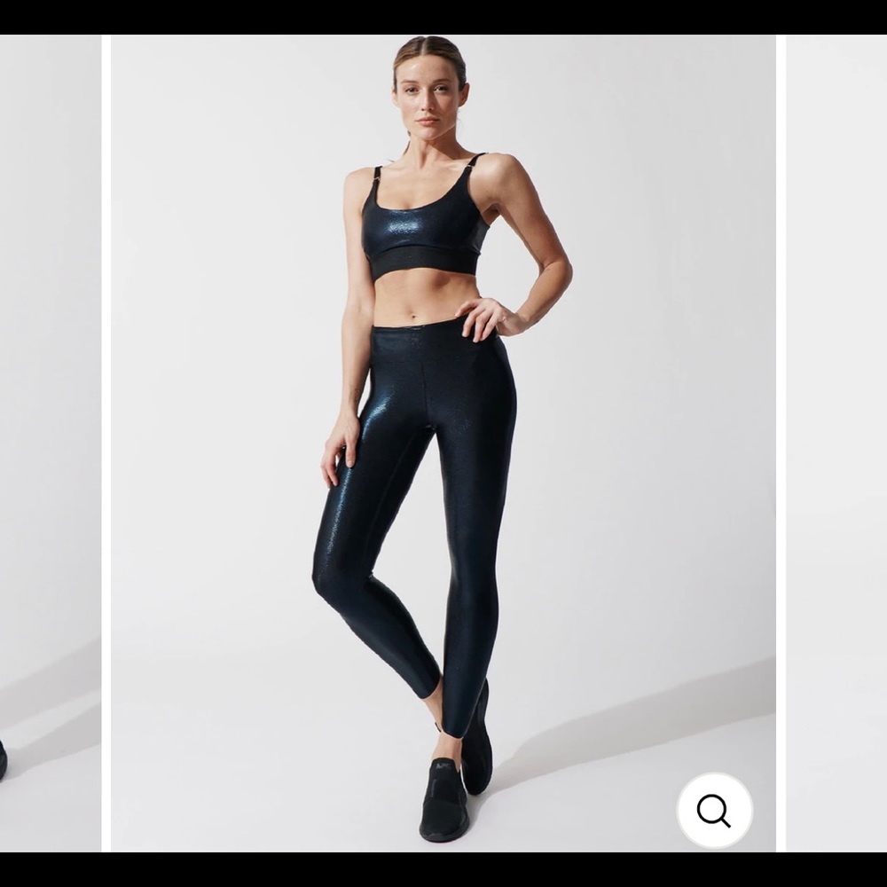 Heroine Sport size medium Marvel leggings in Onyx.